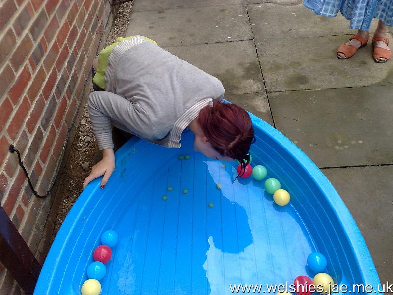 2010-06-26 03.jpg - Fishing for grapes